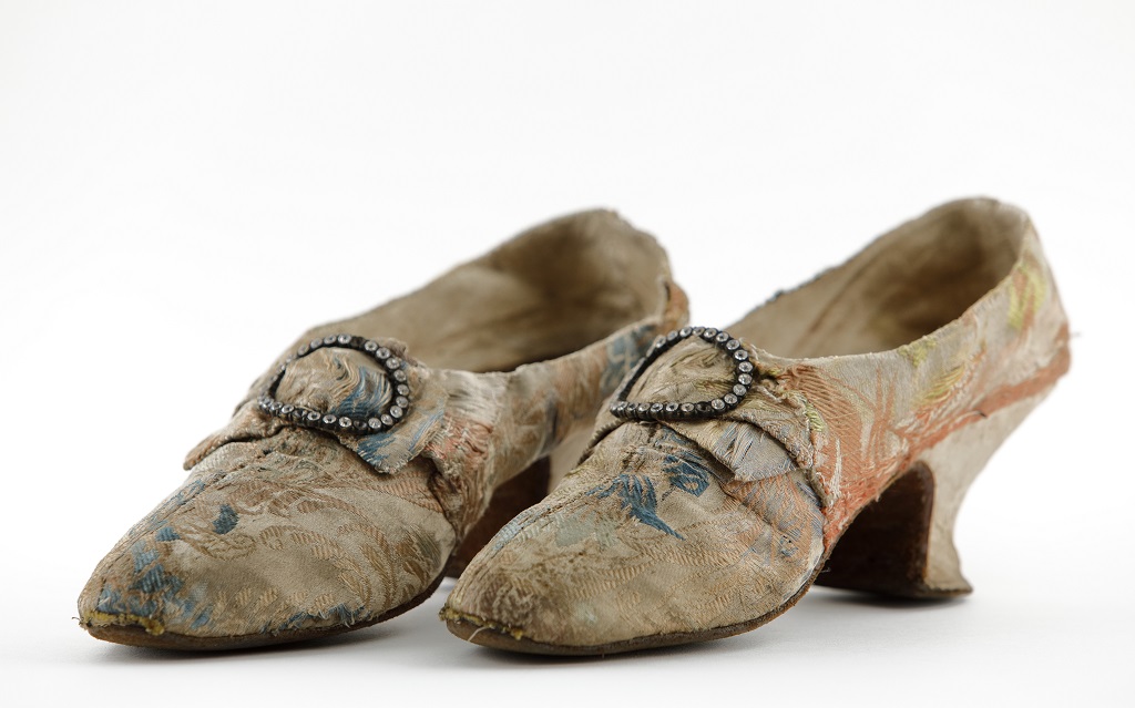 Pair of silk 18th century heeled shoes with paste buckles