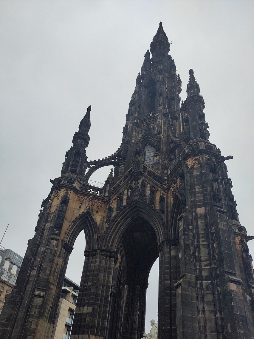 A view of the Scott Monument against a grey sky