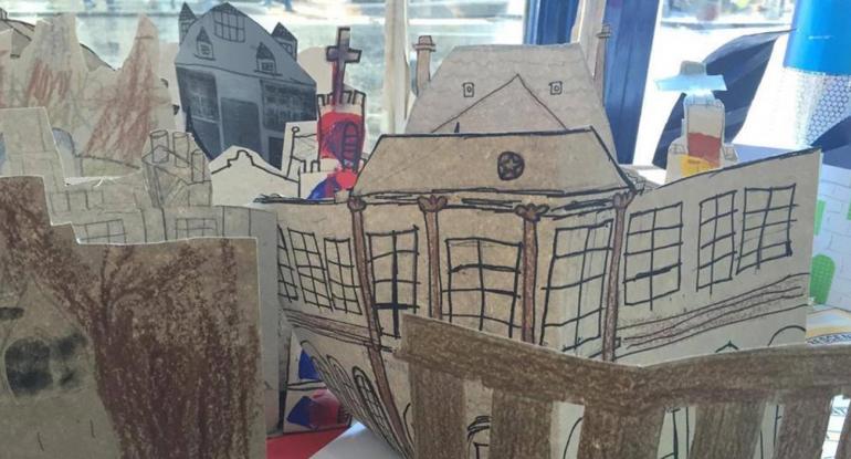 Children's 3d paper models of buildings