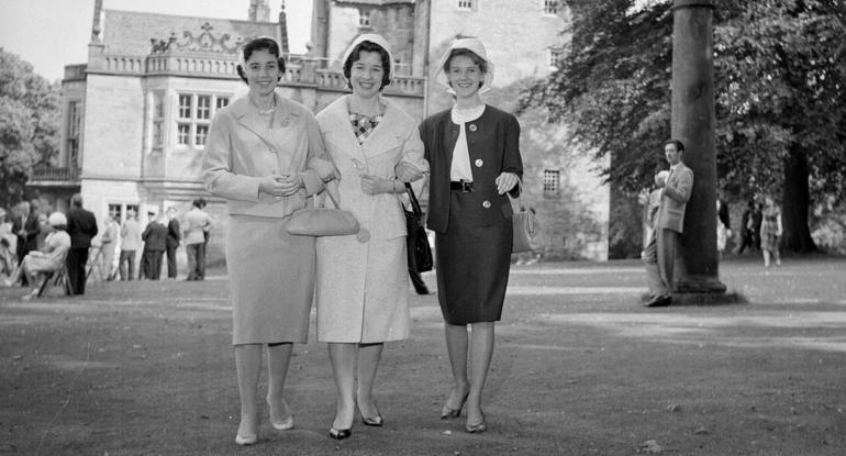 Photo of a group of ladies queuing outside Lauriston Castle in 1950s